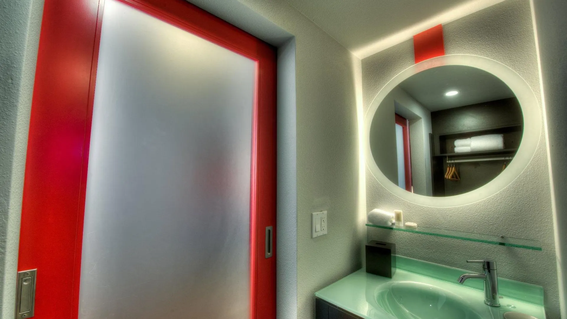 Staypineapple, Hotel Five, Downtown Seattle
